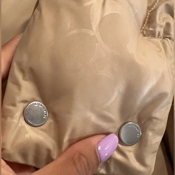 Women’s size: LARGE Beige Coach short down puffer coat( ONLY WORN ONCE!) - Picture 12 of 16